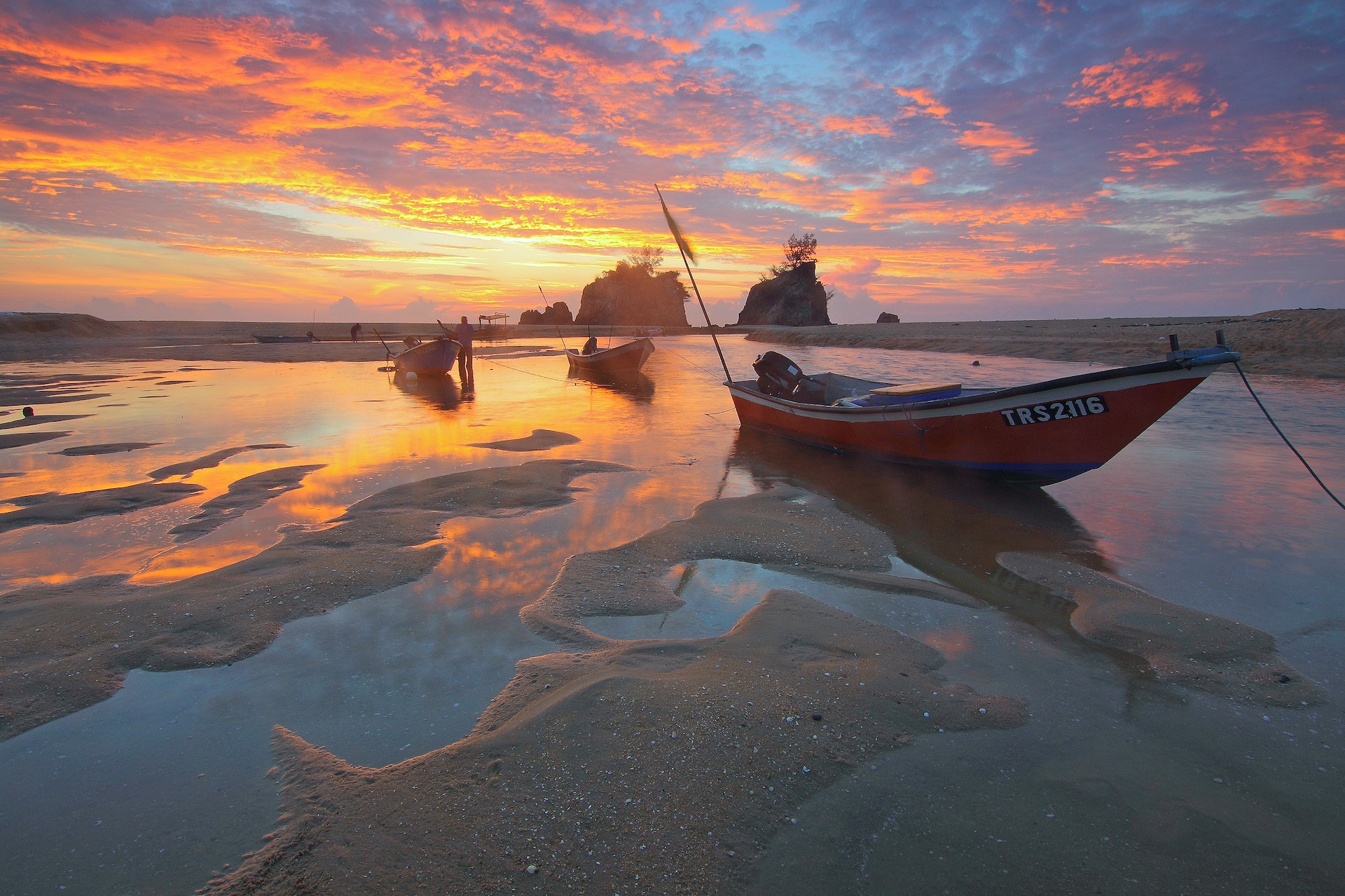 Karwar’s Hidden Treasure: Devbagh Beach